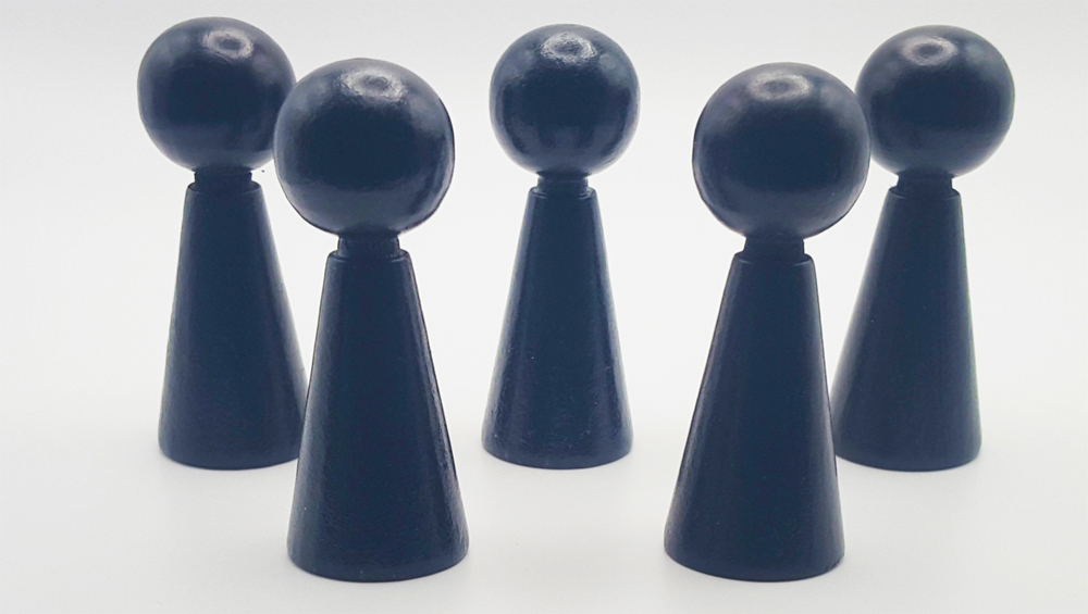 www.systembrett.at · Systembrett-Artikel · 5er-Set Holzfigur 6 cm in schwarz (mit Hals und ohne Augen) www.systembrett.at · Systembrett-Artikel · 5er-Set Holzfigur 6 cm in schwarz (mit Hals und ohne Augen);
